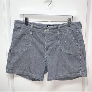 LEVI’S Size 10 Navy and White Striped Shorts